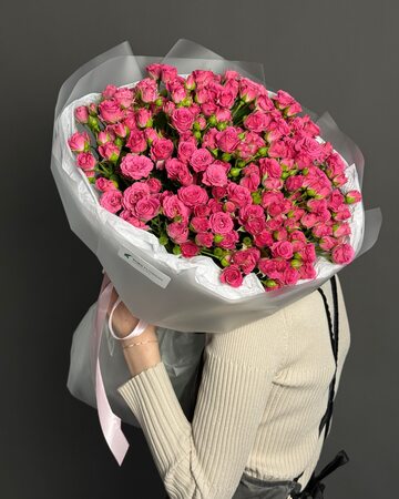 Букет 35 ярких кустовых роз (50 см) Букет 35 ярких кустовых роз (50 см)