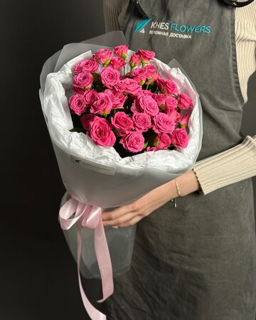 Букет 9 ярких кустовых роз (50 см)